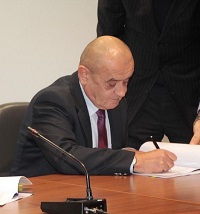 733ae156-1077-4af8-8mala